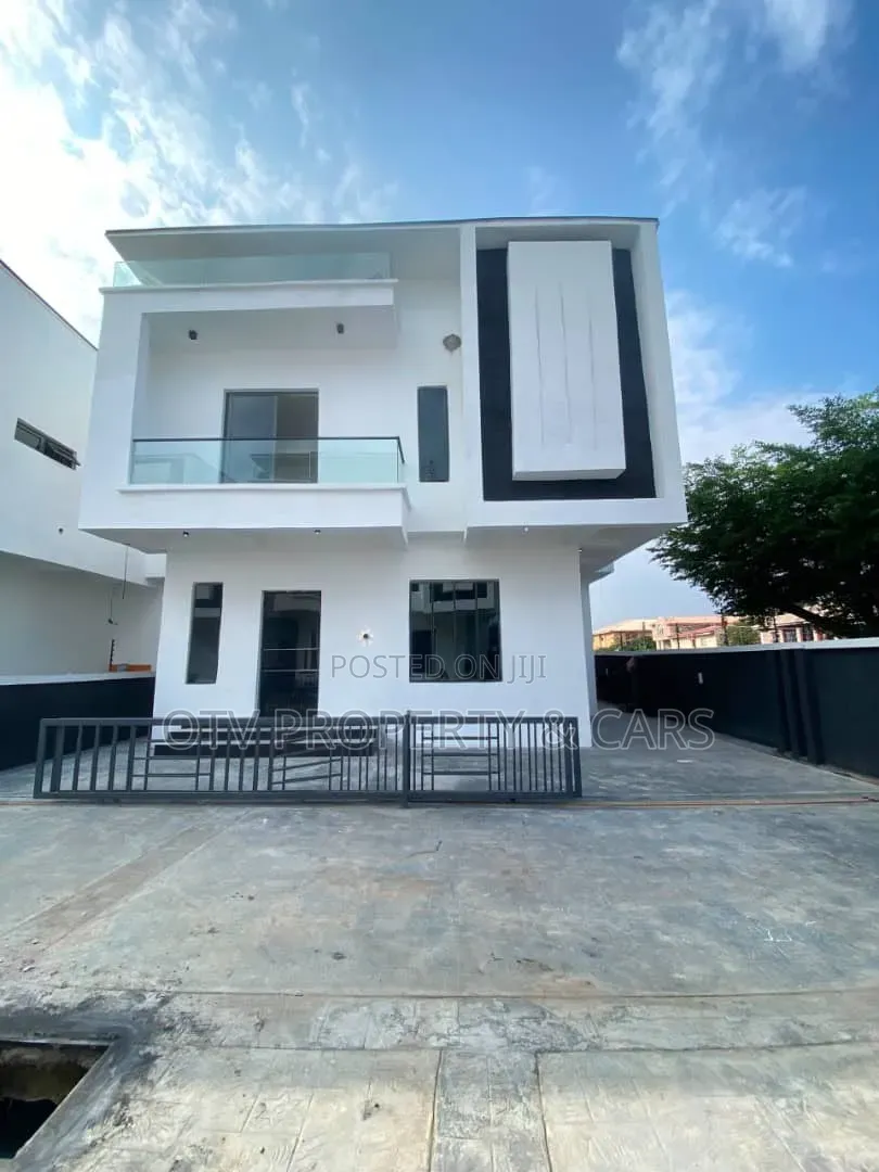 4bdrm Duplex in Idado for sale in Idado
