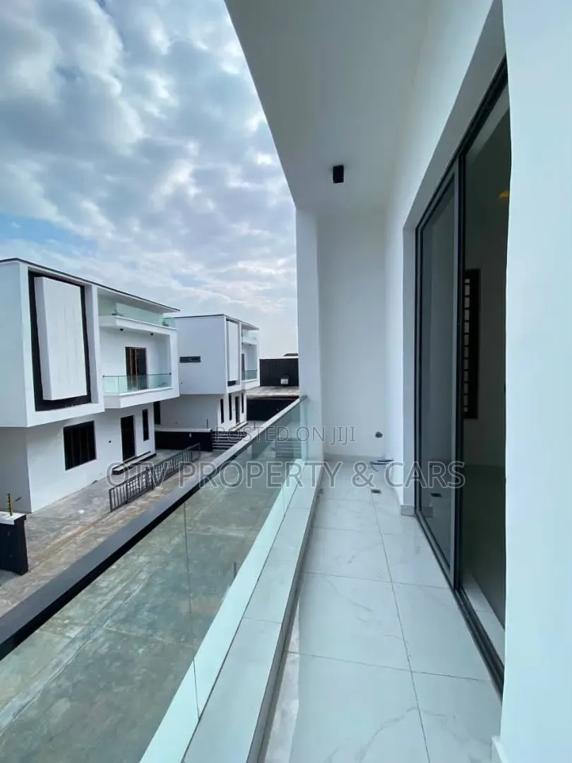 4bdrm Duplex in Idado for sale in Idado