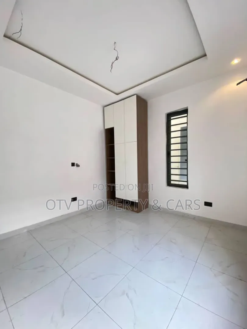 4bdrm Duplex in Idado for sale in Idado
