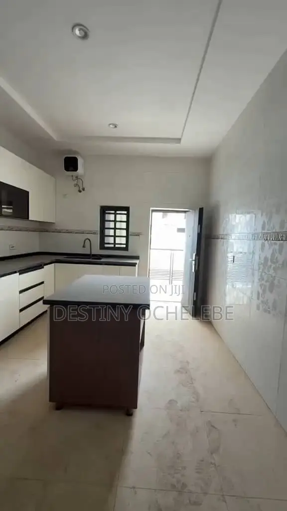 3bdrm Apartment in Guzape for sale in Guzape District