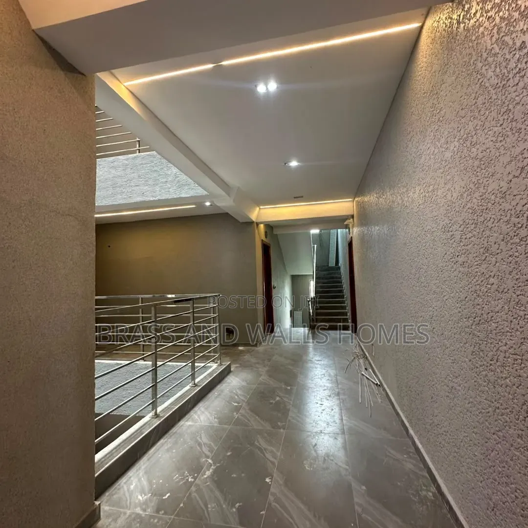 Furnished 2bdrm Apartment in Lekki Phase 1 for sale in Lekki Phase 1