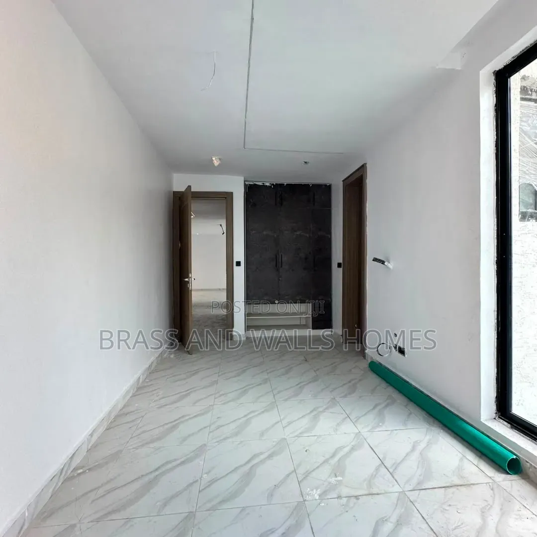Furnished 2bdrm Apartment in Lekki Phase 1 for sale in Lekki Phase 1