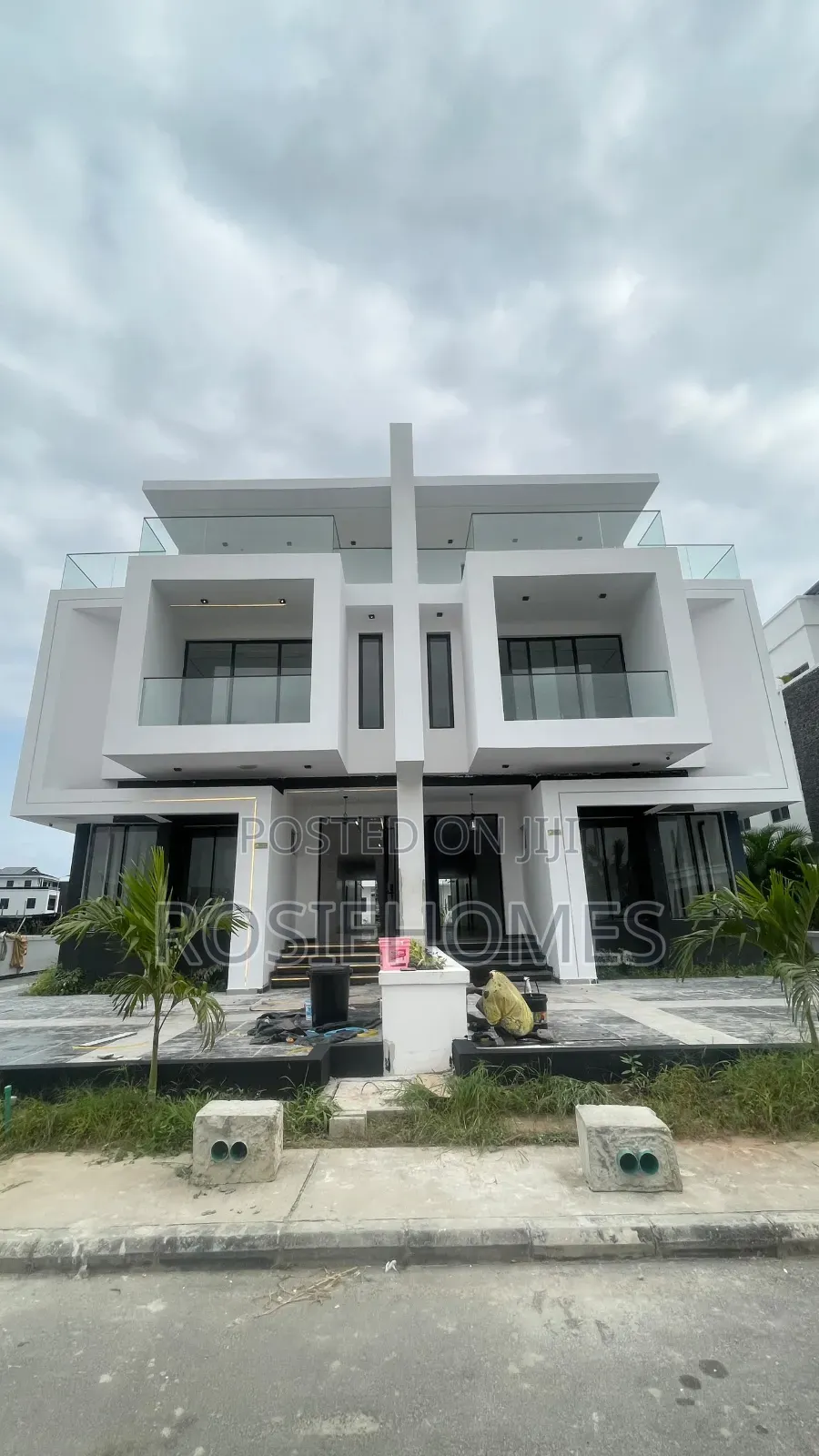 5bdrm Duplex in Ikate for sale in Ikate