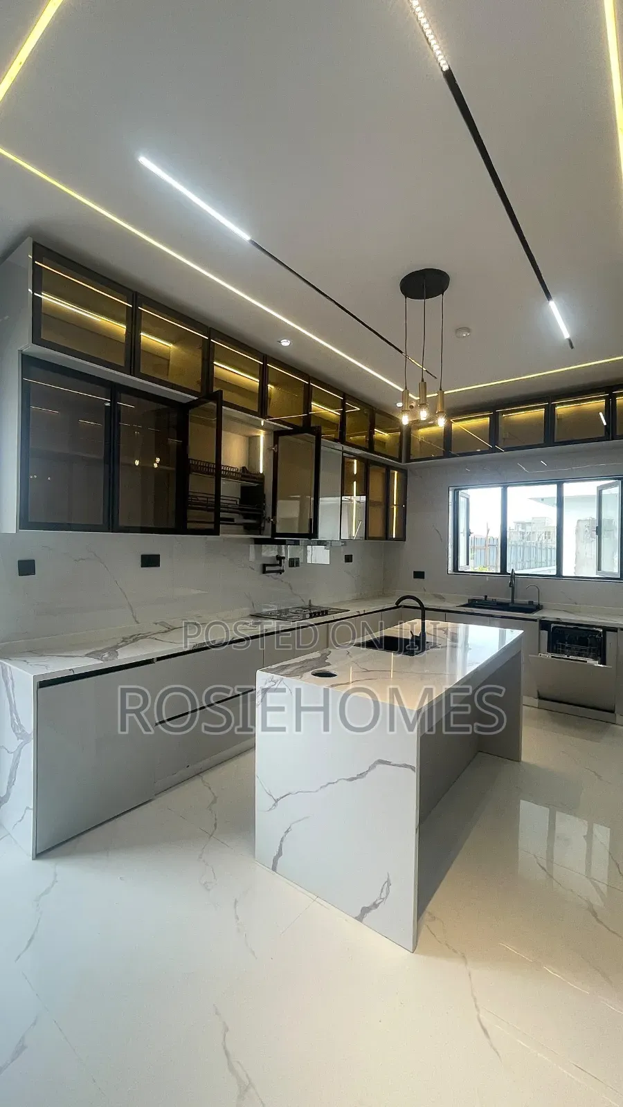 5bdrm Duplex in Ikate for sale in Ikate
