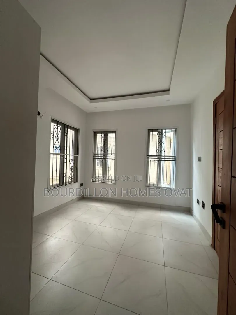 5bdrm Maisonette in Lekki Phase 1 Lagos for sale in Lekki Phase 1