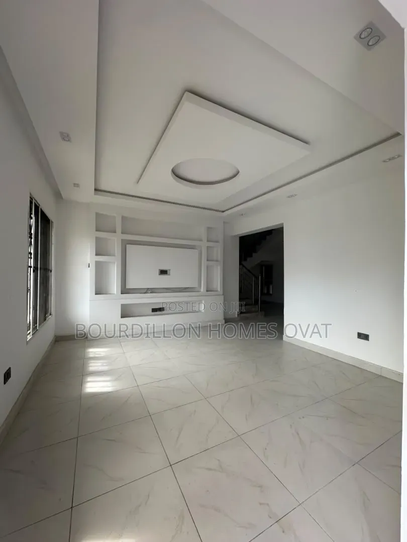 5bdrm Maisonette in Lekki Phase 1 Lagos for sale in Lekki Phase 1