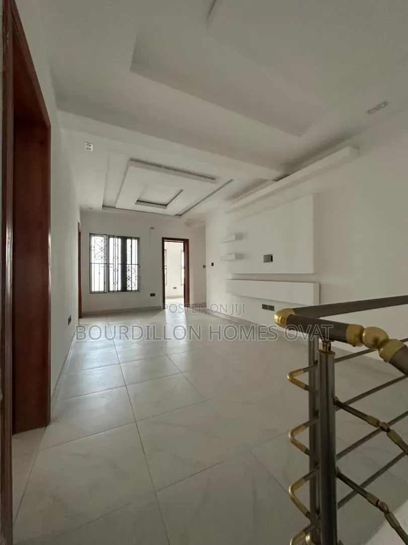 5bdrm Maisonette in Lekki Phase 1 Lagos for sale in Lekki Phase 1