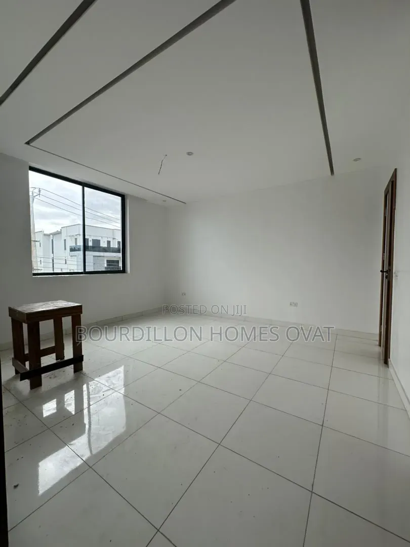 1bdrm Apartment in Lekki Phase 1 Lagos for sale in Lekki Phase 1