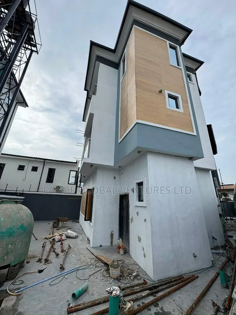 4bdrm Duplex in Gbagada for sale in Gbagada