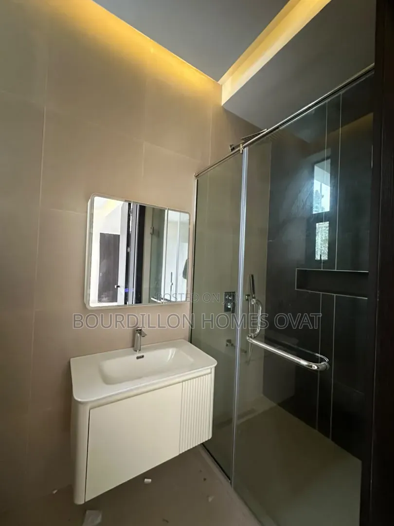 2bdrm Apartment in Lekki Phase 1 Lagos for sale in Lekki Phase 1