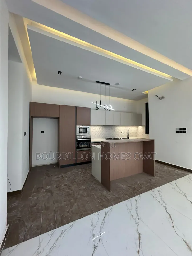 2bdrm Apartment in Lekki Phase 1 Lagos for sale in Lekki Phase 1