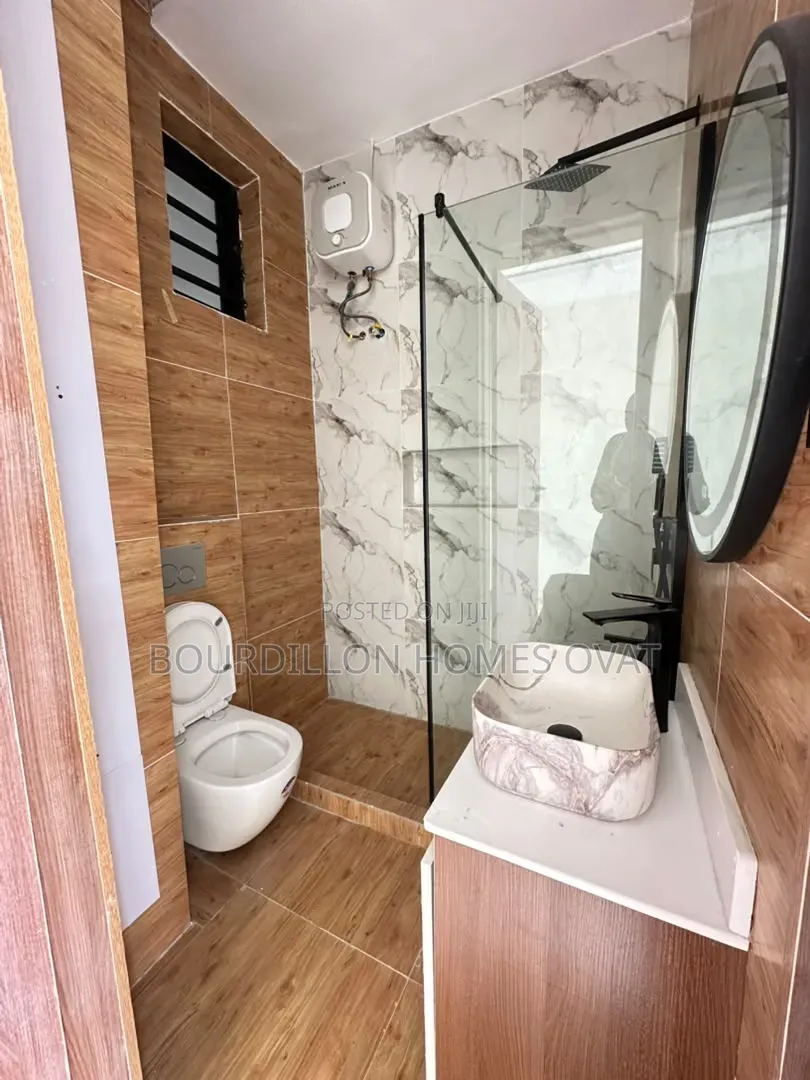 2bdrm Apartment in Lekki Phase 1 Lagos for sale in Lekki Phase 1