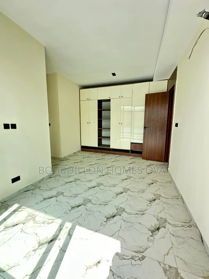 2bdrm Apartment in Lekki Phase 1 Lagos for sale in Lekki Phase 1