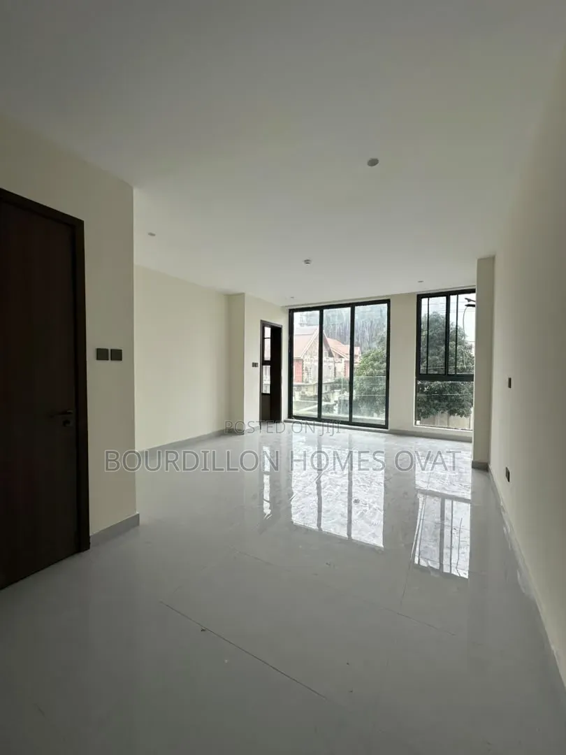 2bdrm Apartment in Lekki Phase 1 Lagos for sale in Lekki Phase 1
