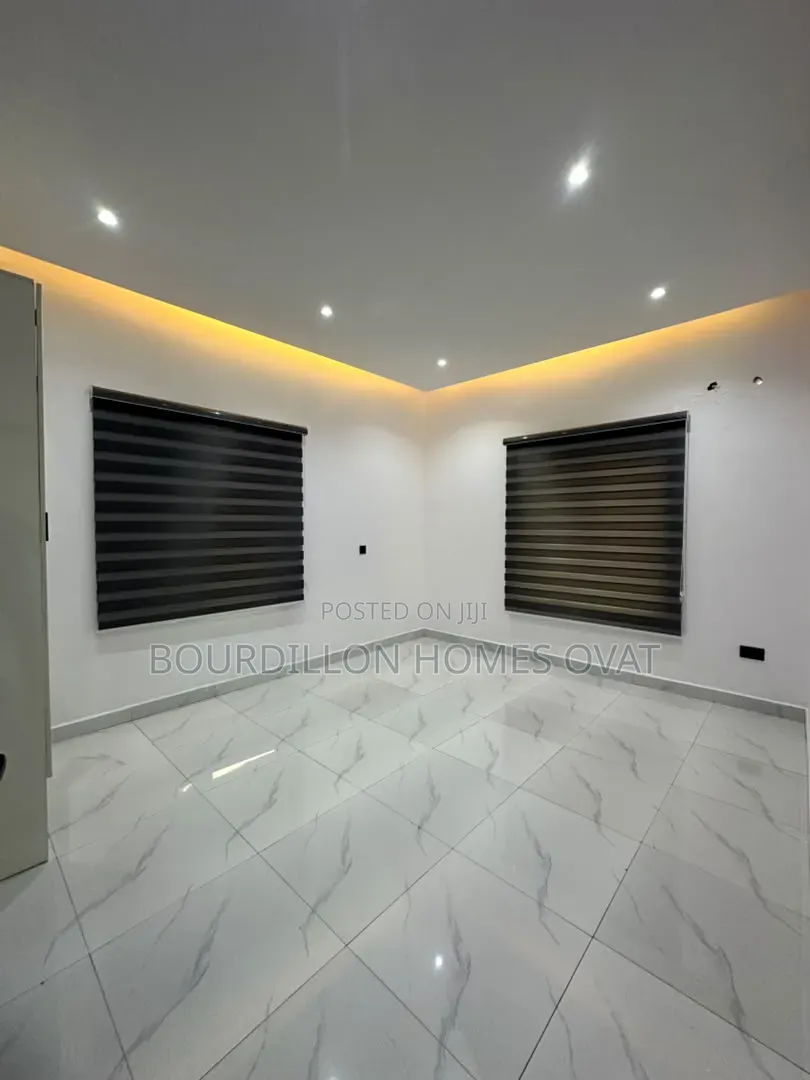 2bdrm Apartment in Lekki Phase 1 Lagos for sale in Lekki Phase 1