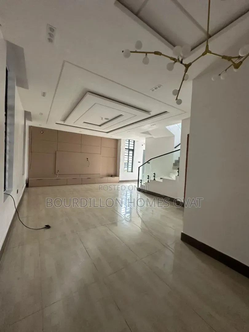 5bdrm Duplex in Lekki Phase 1 Lagos for sale in Lekki Phase 1