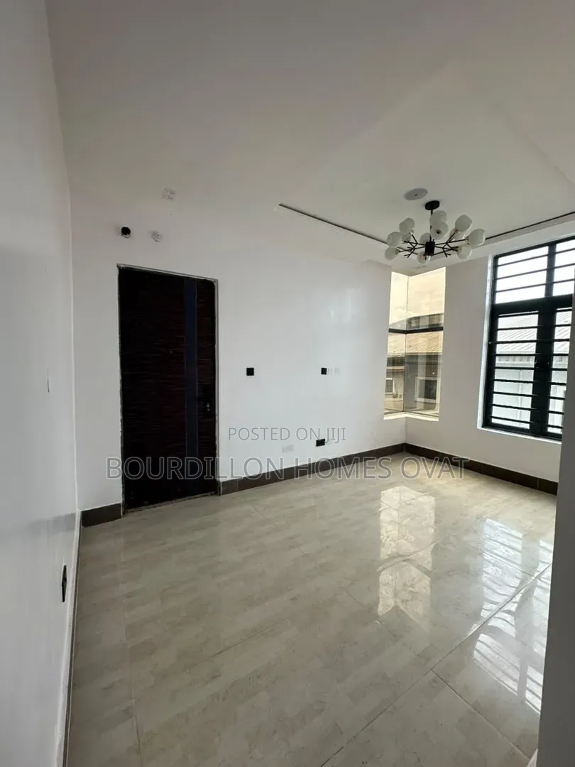 5bdrm Duplex in Lekki Phase 1 Lagos for sale in Lekki Phase 1