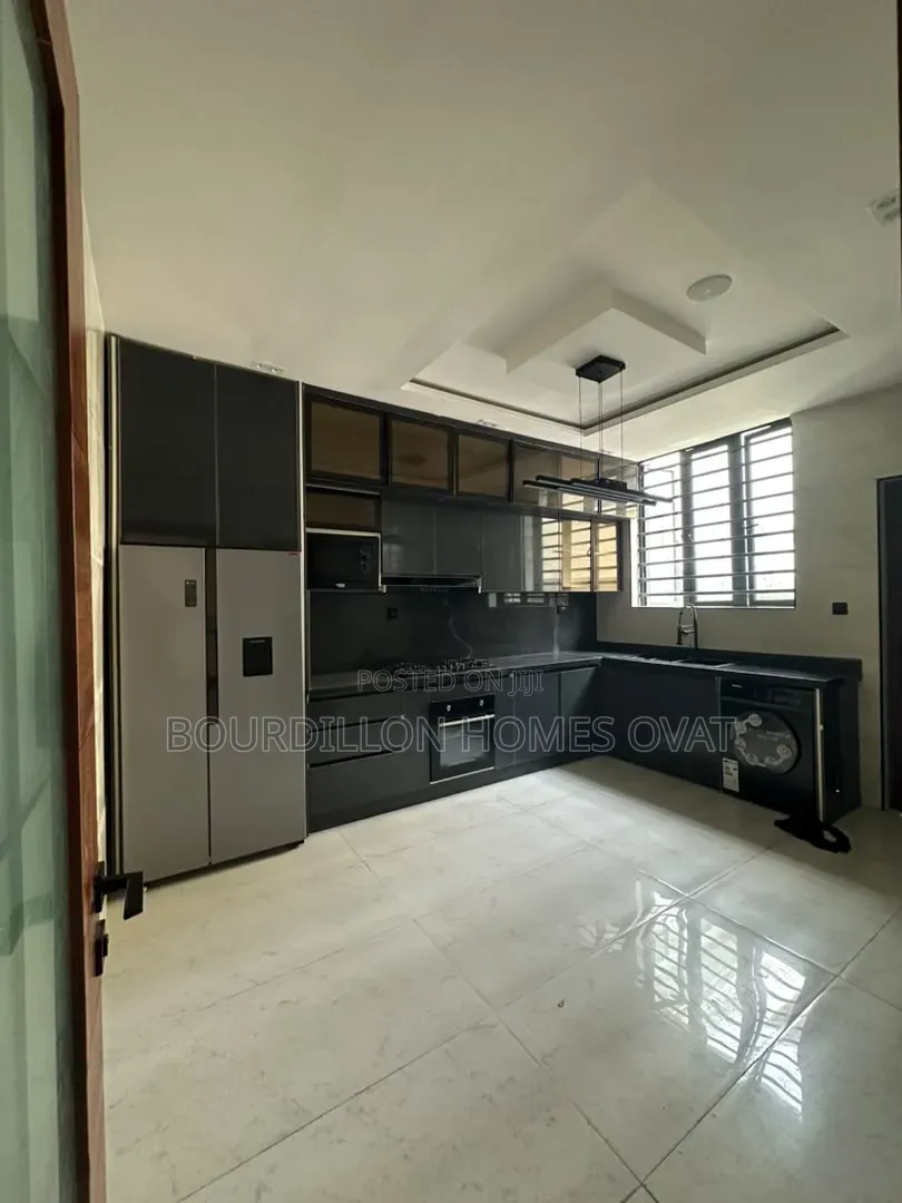 5bdrm Duplex in Lekki Phase 1 Lagos for sale in Lekki Phase 1