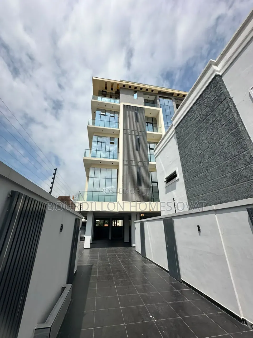 3bdrm Apartment in Lekki Phase 1 Lagos for sale in Lekki Phase 1