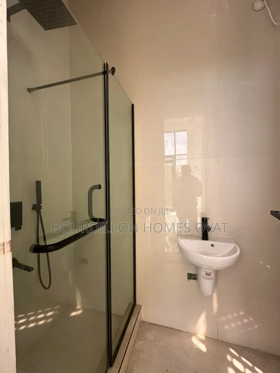 3bdrm Apartment in Lekki Phase 1 Lagos for sale in Lekki Phase 1