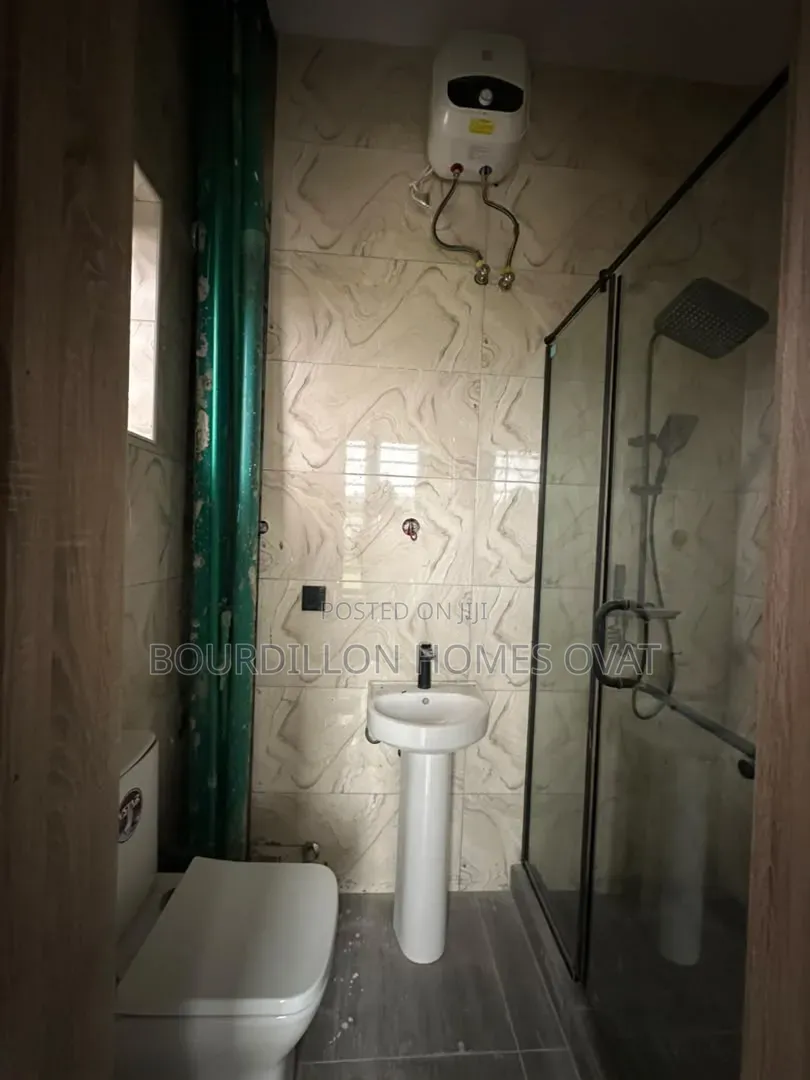 2bdrm Apartment in Lekki Phase 1 Lagos for sale in Lekki Phase 1
