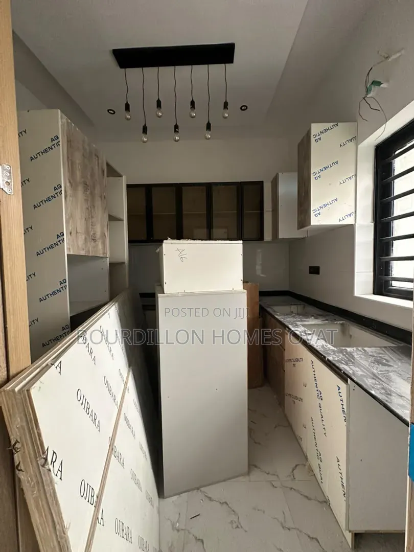 2bdrm Apartment in Lekki Phase 1 Lagos for sale in Lekki Phase 1