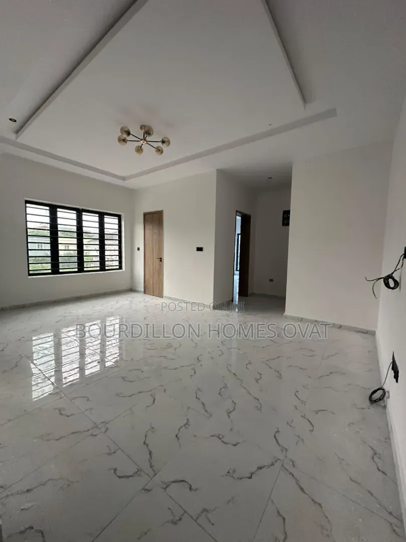 2bdrm Apartment in Lekki Phase 1 Lagos for sale in Lekki Phase 1