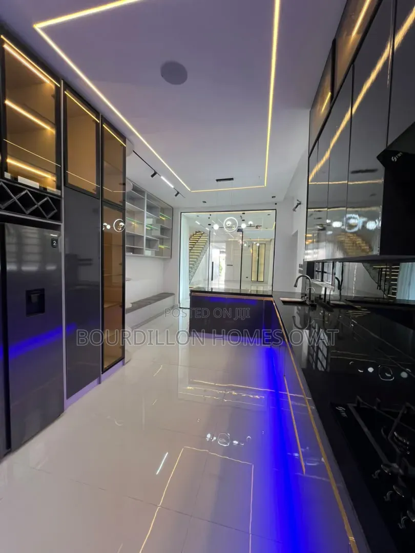 5bdrm Duplex in Orchid Lekki Lagos for sale in Lekki Expressway
