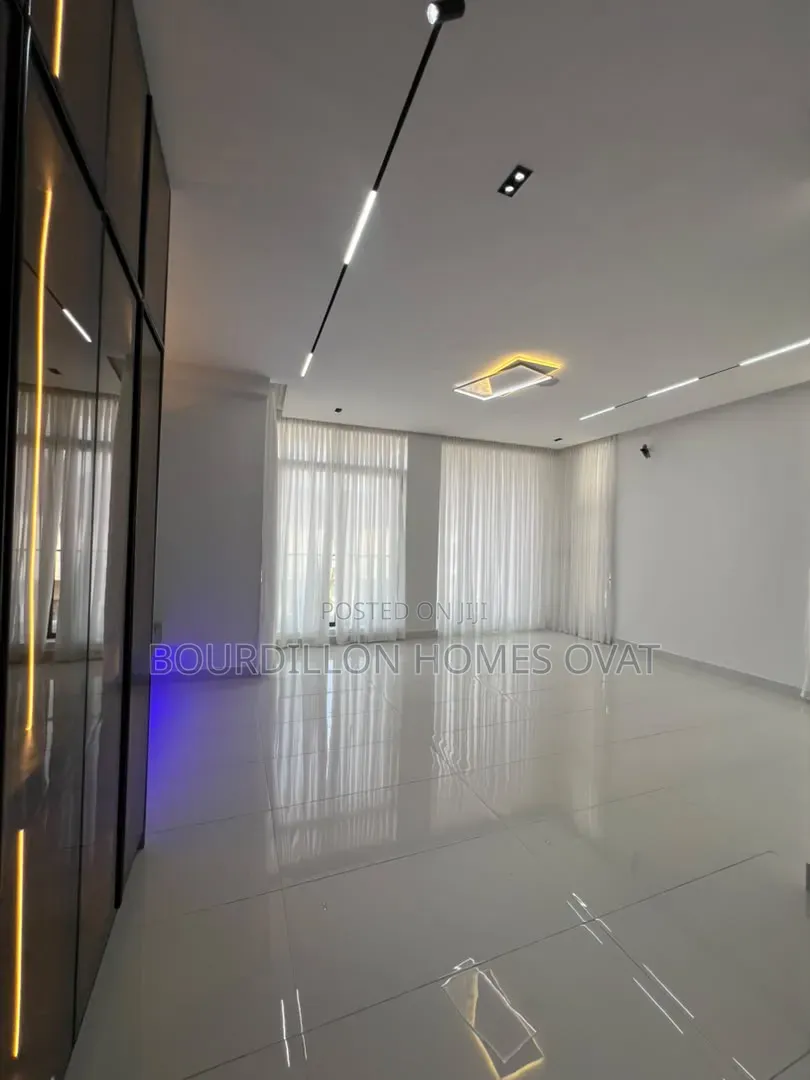 5bdrm Duplex in Orchid Lekki Lagos for sale in Lekki Expressway