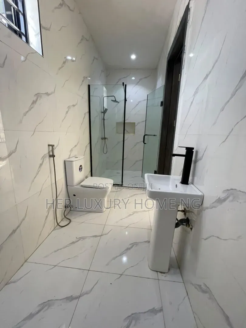 4bdrm Duplex in Ikota for sale in Ikota