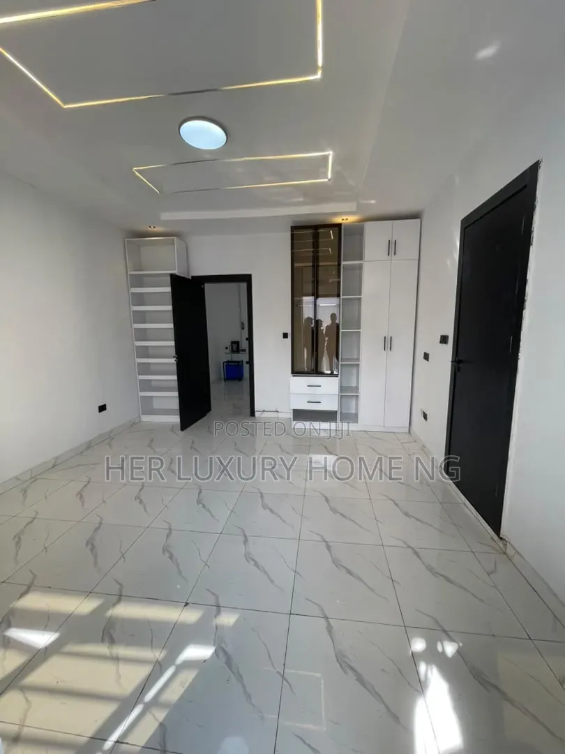 4bdrm Duplex in Ikota for sale in Ikota