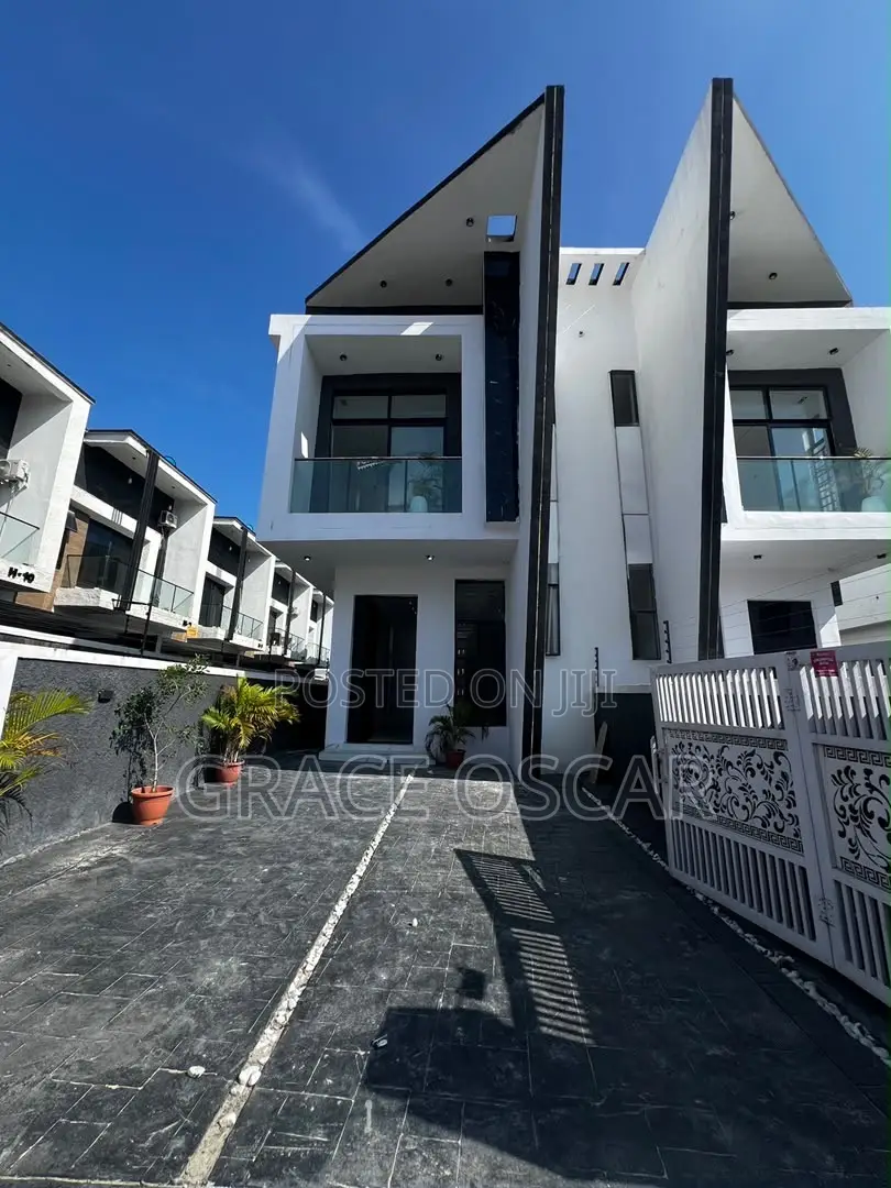4bdrm Duplex in Ikota for sale in Ikota