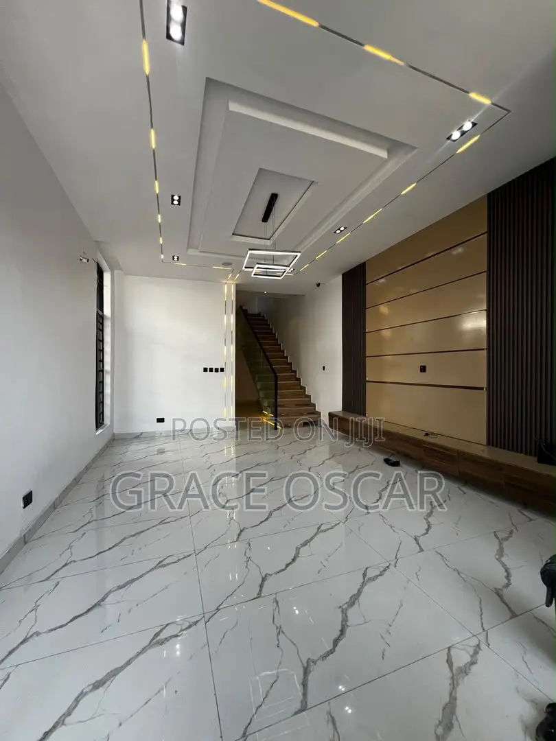 4bdrm Duplex in Ikota for sale in Ikota
