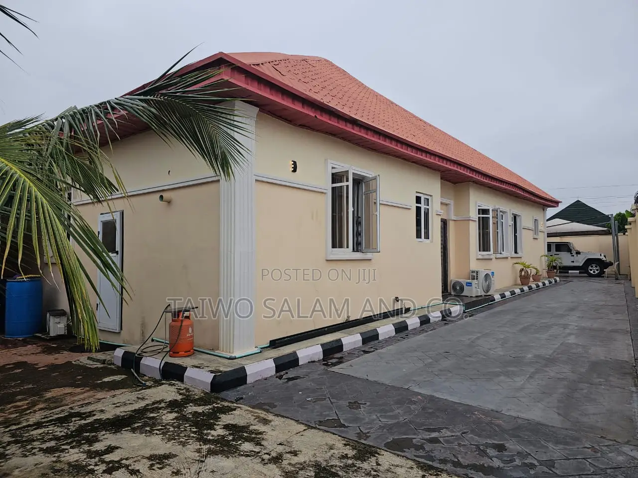 4bdrm Bungalow in Oluyole Estate for sale in Oluyole Estate