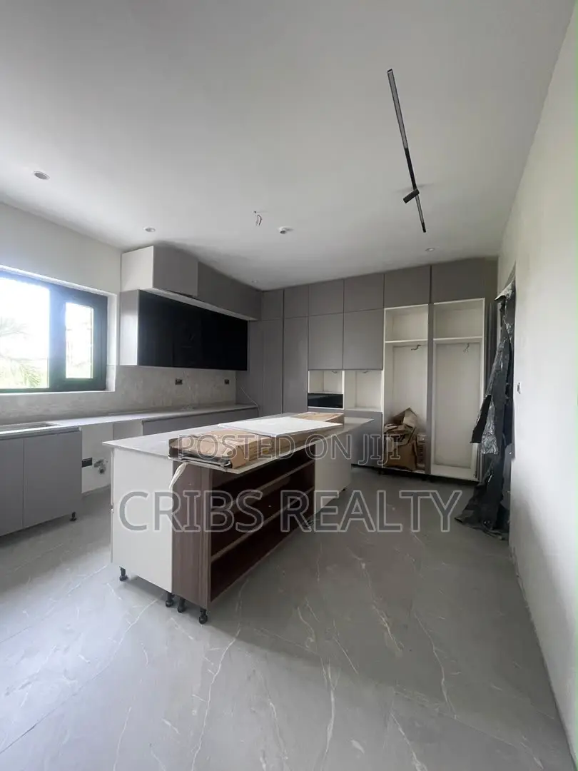 4bdrm House in Off Lekki-Epe Expressway for sale in Off Lekki-Epe Expressway