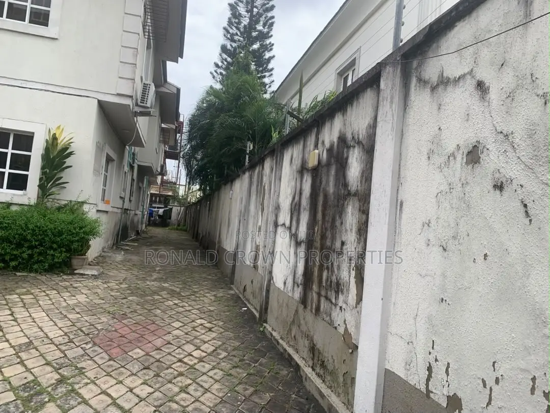 3bdrm Apartment in Lekki Phase 1 for rent in Lekki Phase 1