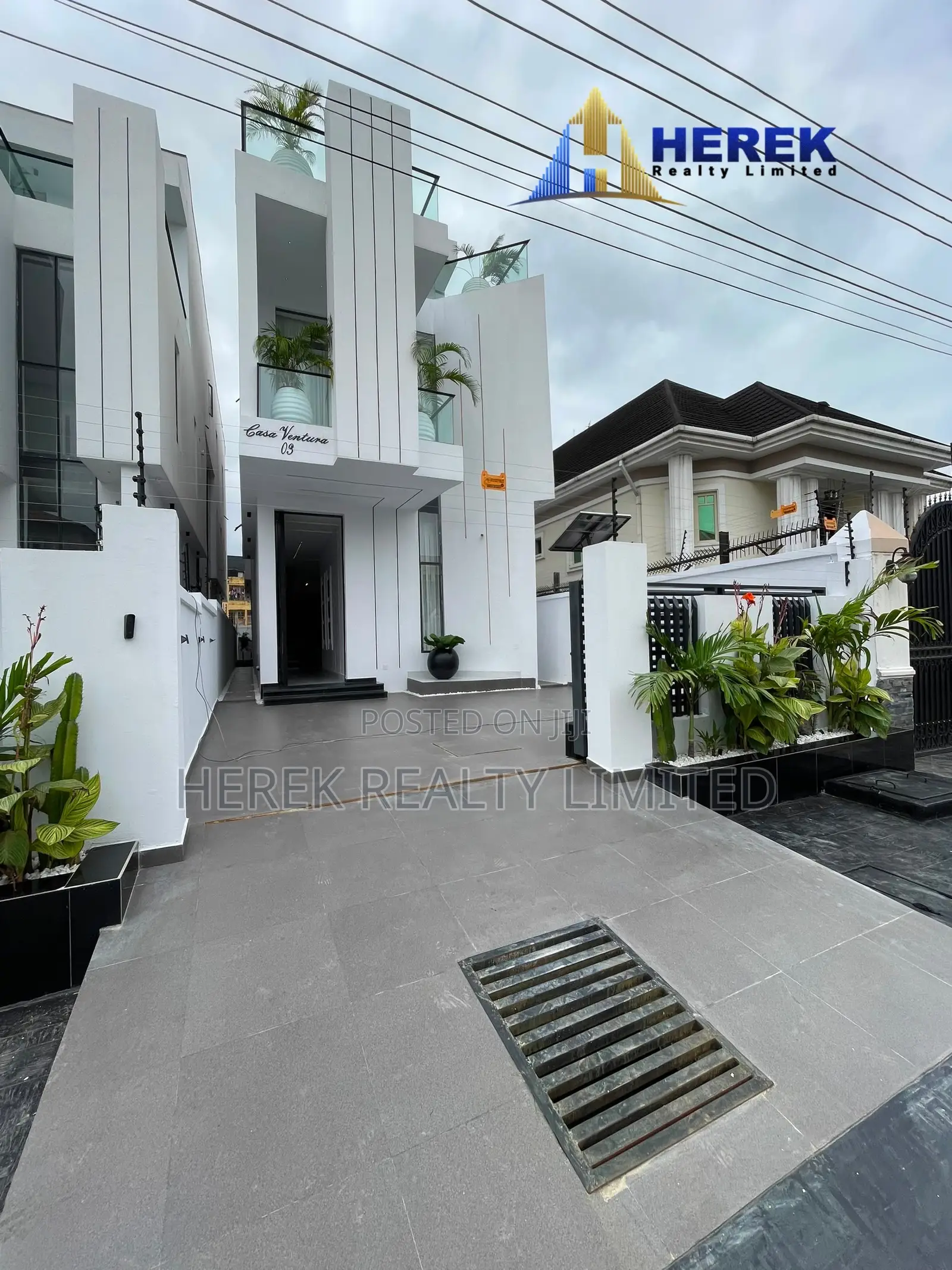 5bdrm Duplex in Ikota Villa for sale in Ikota