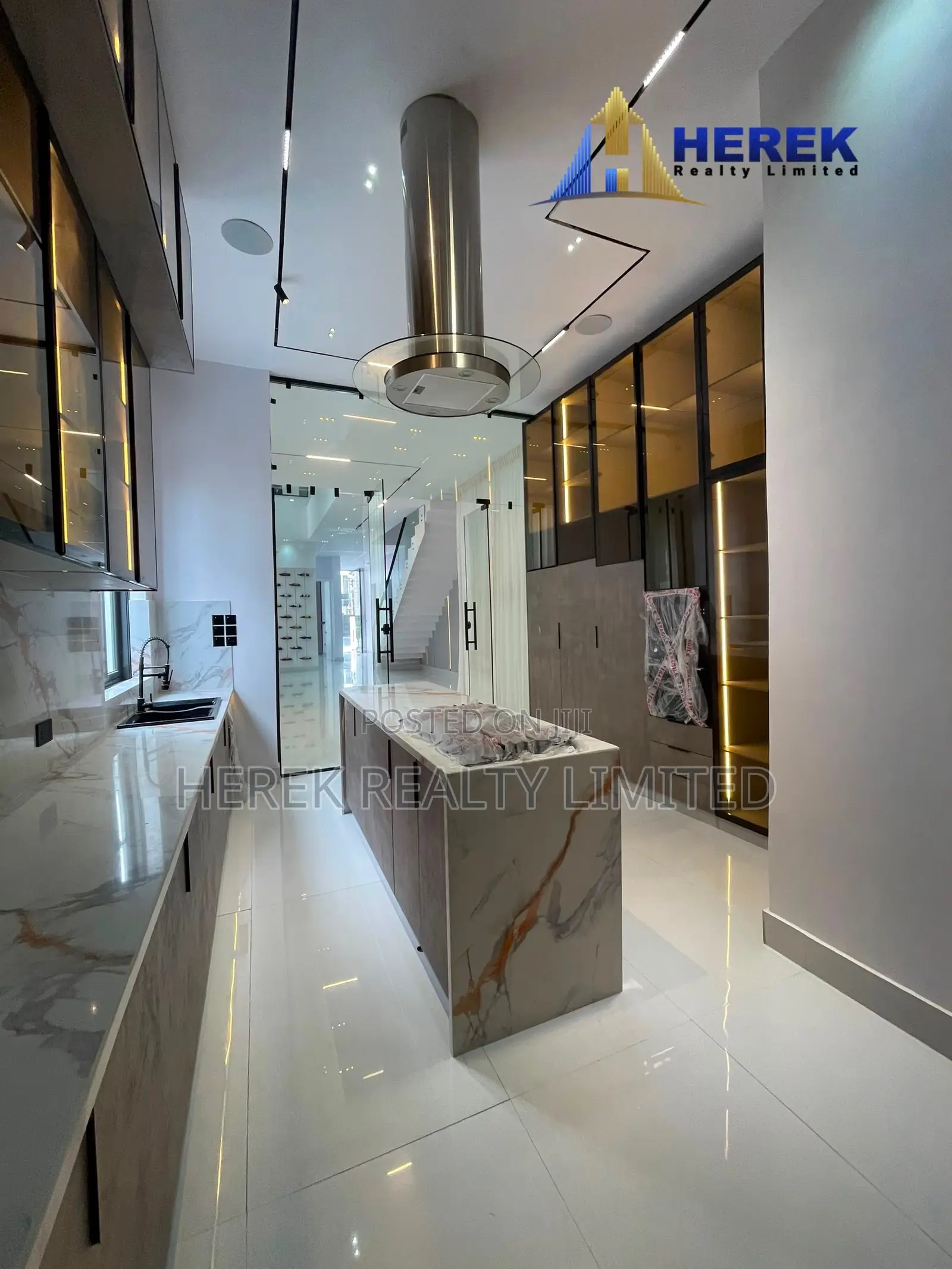 5bdrm Duplex in Ikota Villa for sale in Ikota