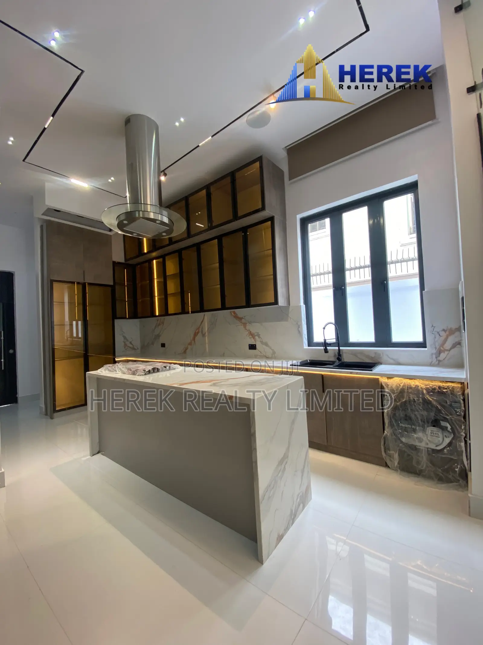 5bdrm Duplex in Ikota Villa for sale in Ikota