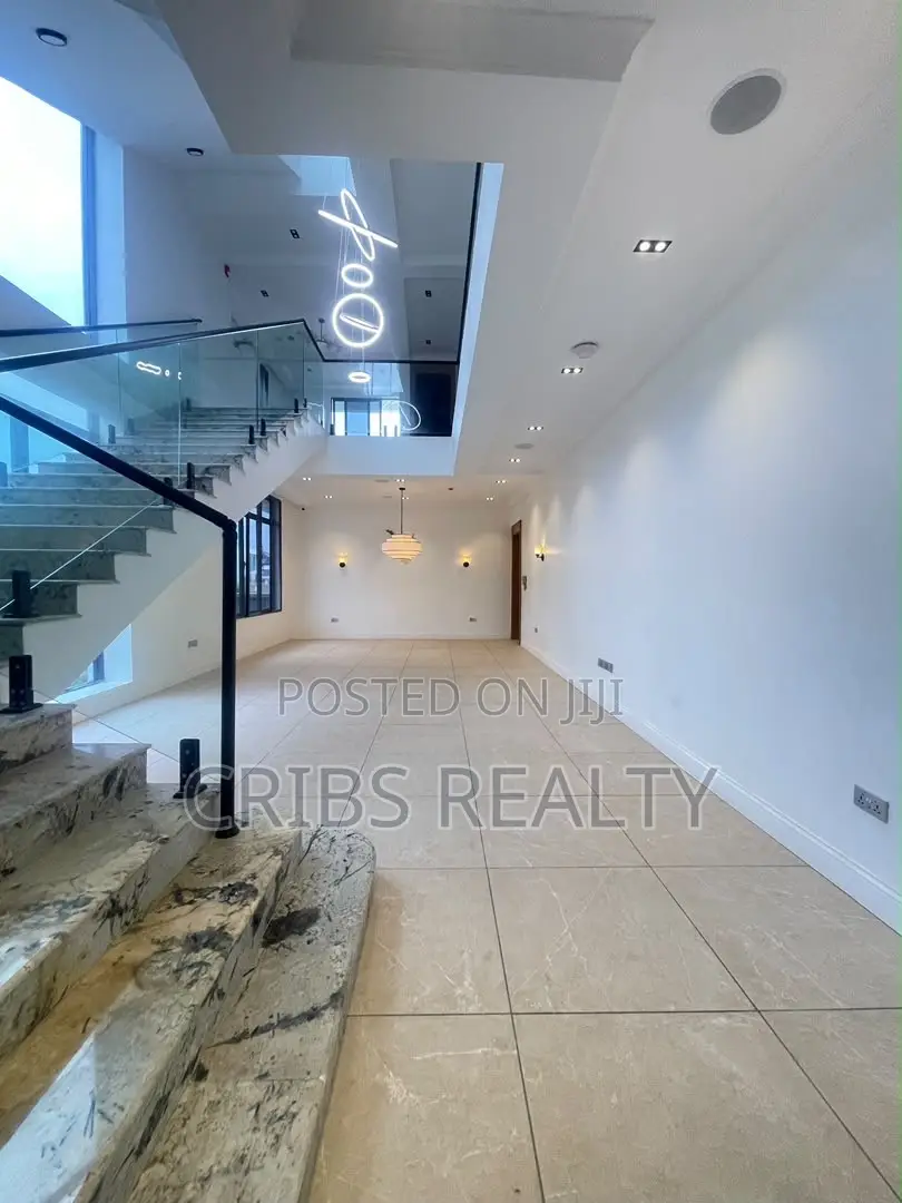 5bdrm House in Off Lekki-Epe Expressway for sale in Off Lekki-Epe Expressway