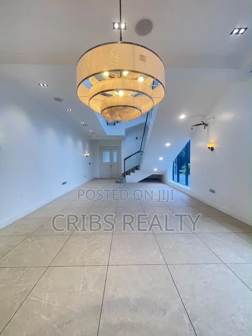 5bdrm House in Off Lekki-Epe Expressway for sale in Off Lekki-Epe Expressway