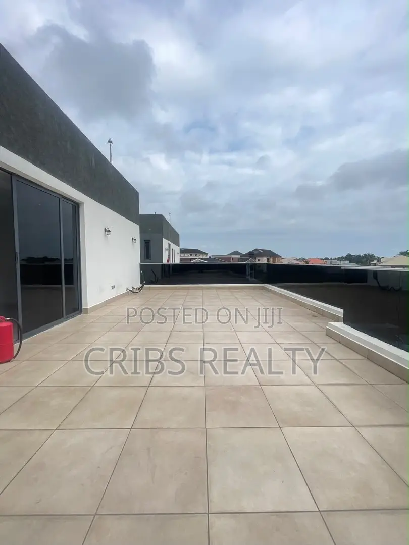 5bdrm House in Off Lekki-Epe Expressway for sale in Off Lekki-Epe Expressway
