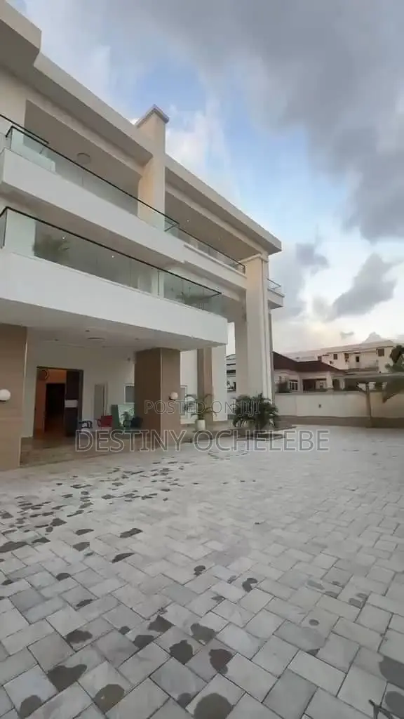 7bdrm Mansion in Maitama for sale in Maitama