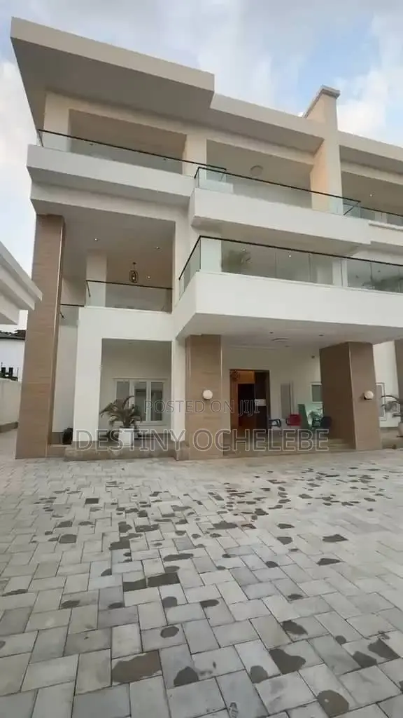 7bdrm Mansion in Maitama for sale in Maitama