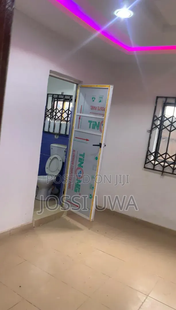 9bdrm House in Benin City for sale in Benin City