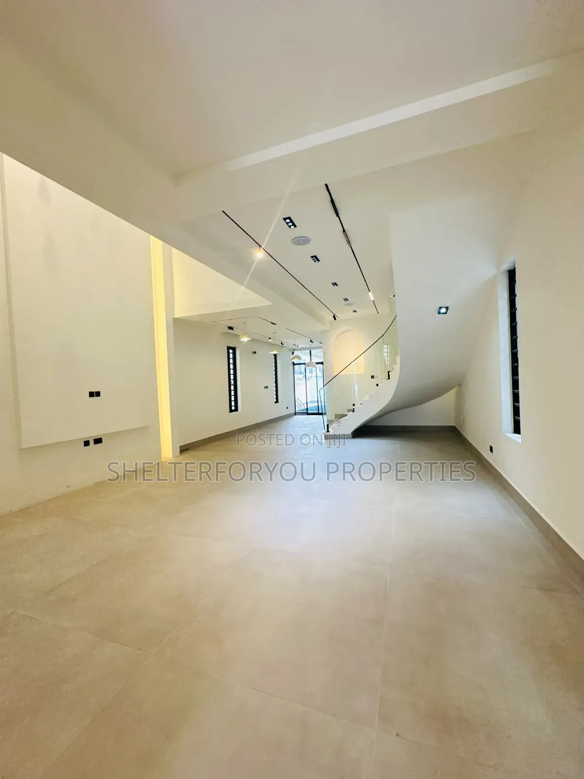 5bdrm Duplex in Lekki Phase 1 for sale in Lekki Phase 1