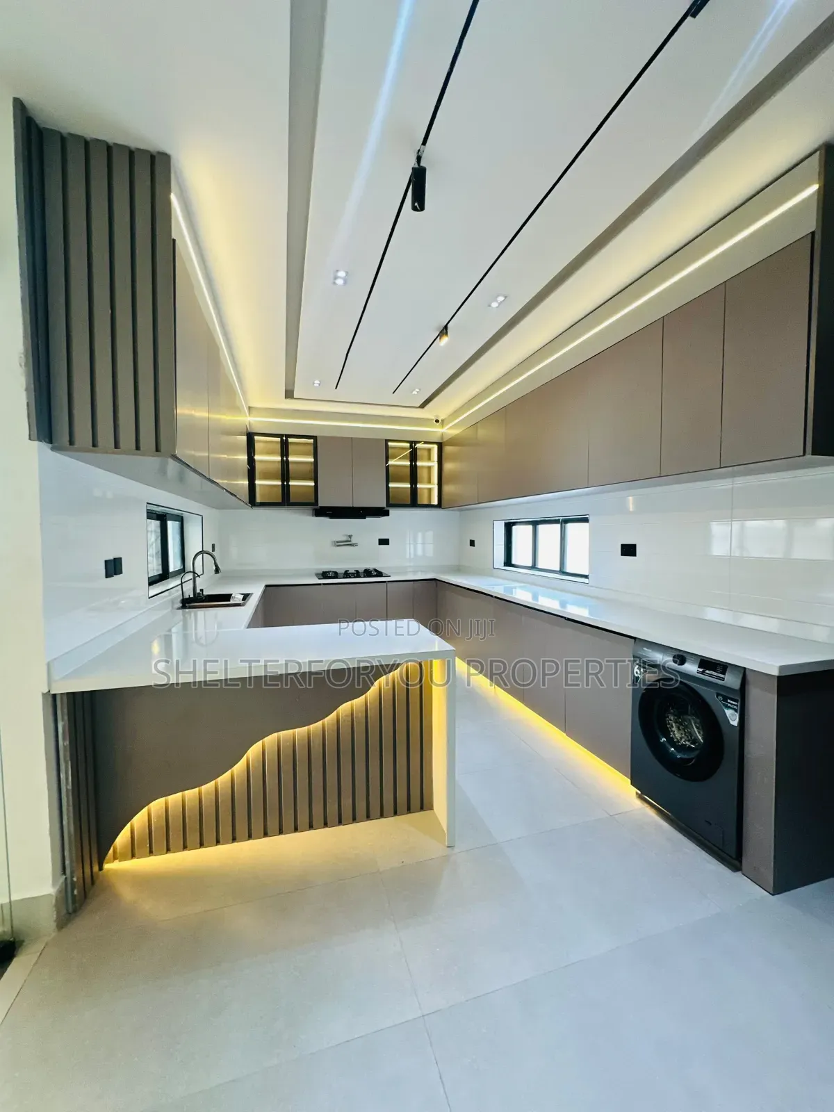 5bdrm Duplex in Lekki Phase 1 for sale in Lekki Phase 1