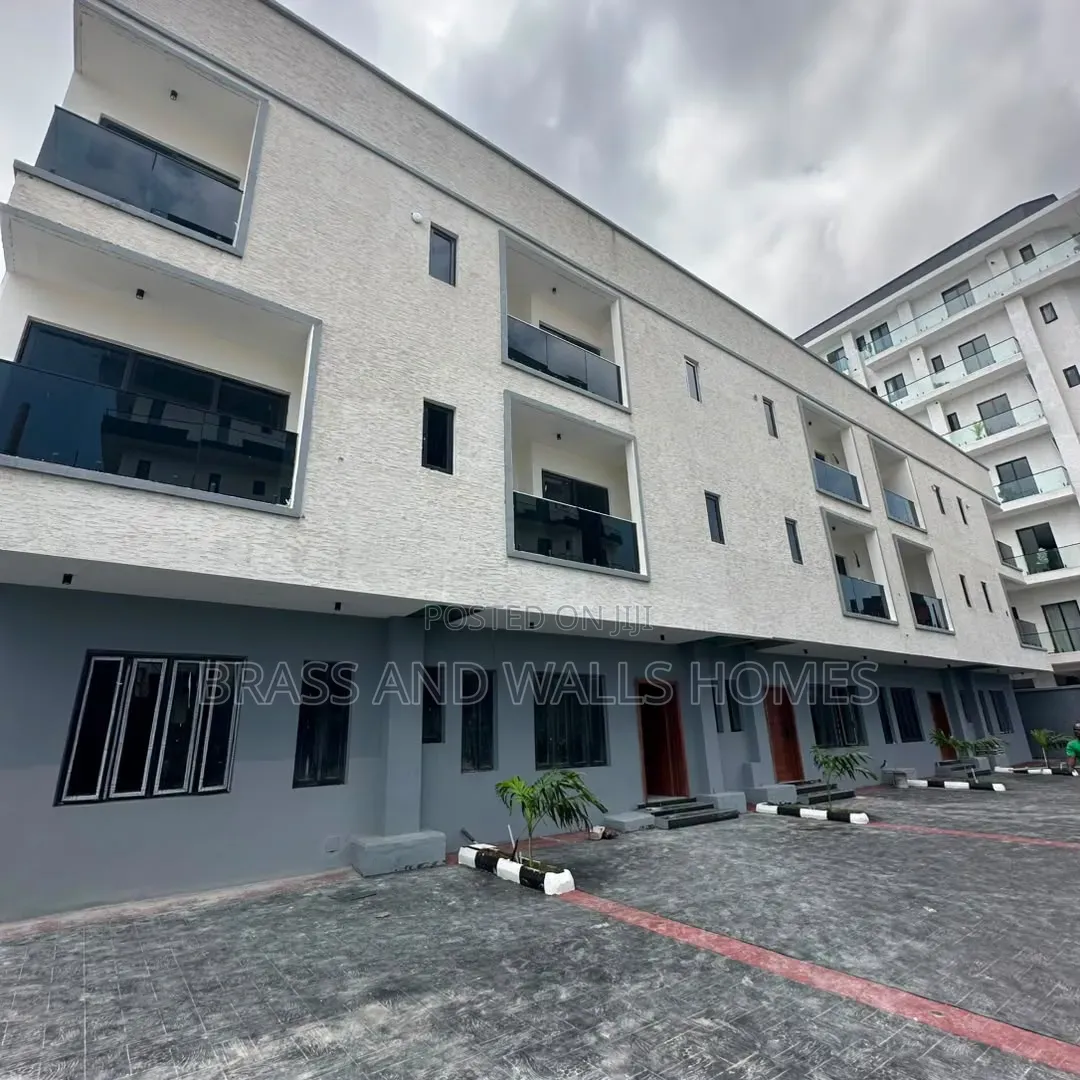 Furnished 4bdrm Townhouse/Terrace in Lekki Phase 1 for sale in Lekki Phase 1