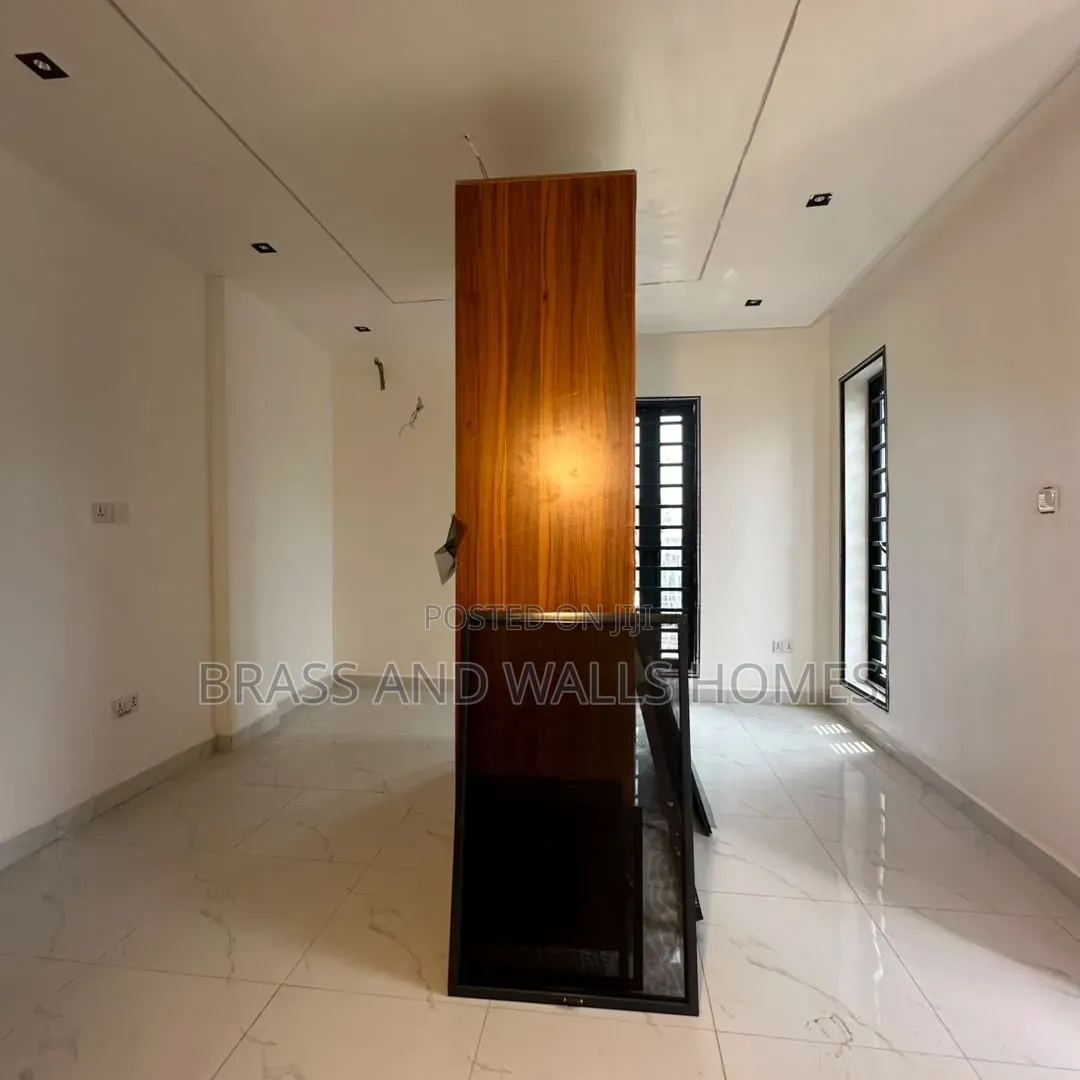 Furnished 4bdrm Townhouse/Terrace in Lekki Phase 1 for sale in Lekki Phase 1