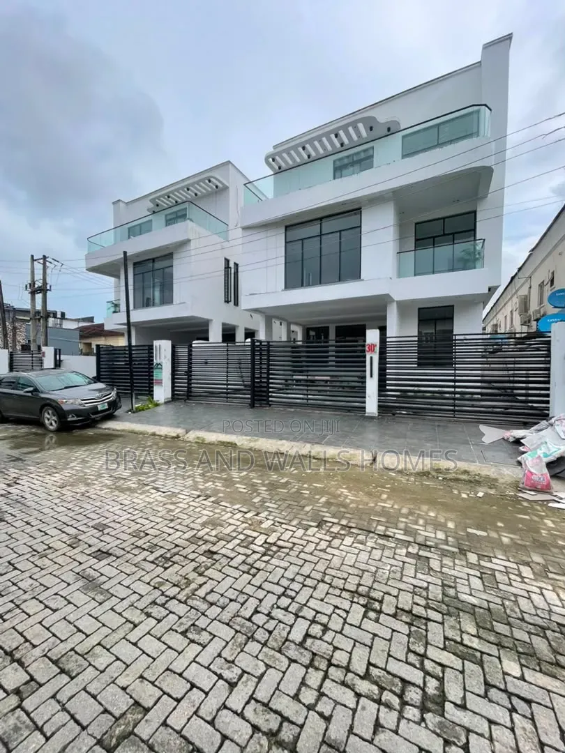 Furnished 5bdrm Duplex in Chevron for sale in Chevron
